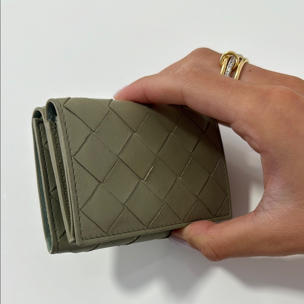 Bottega veneta compact green wallet